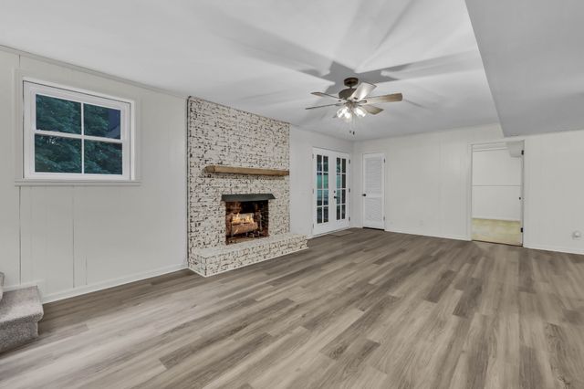 351 Hampshire Dr, Clarksville, TN 37043