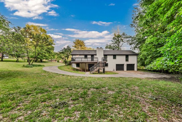 351 Hampshire Dr, Clarksville, TN 37043