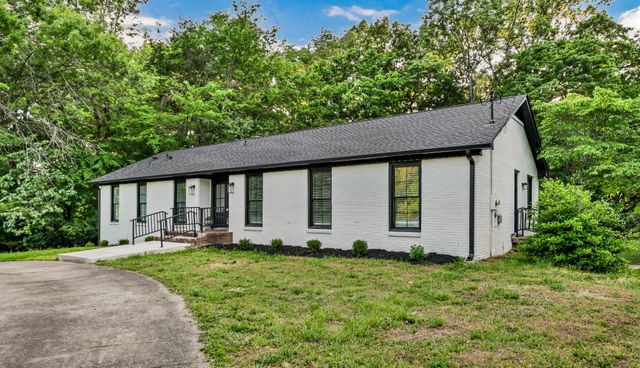 351 Hampshire Dr, Clarksville, TN 37043