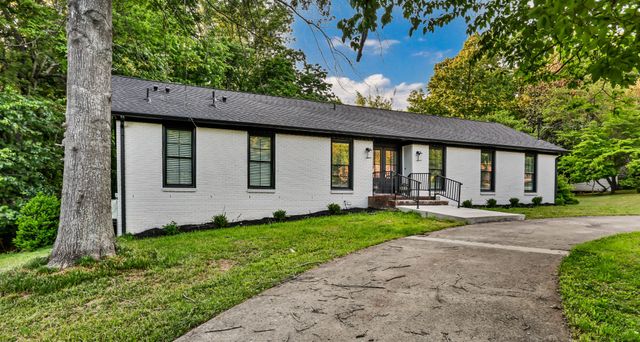 351 Hampshire Dr, Clarksville, TN 37043