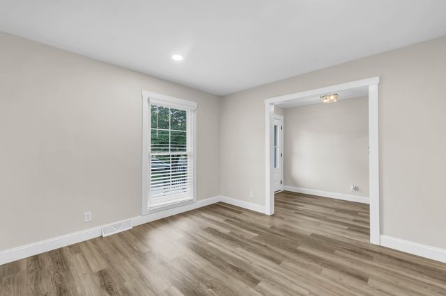 351 Hampshire Dr, Clarksville, TN 37043