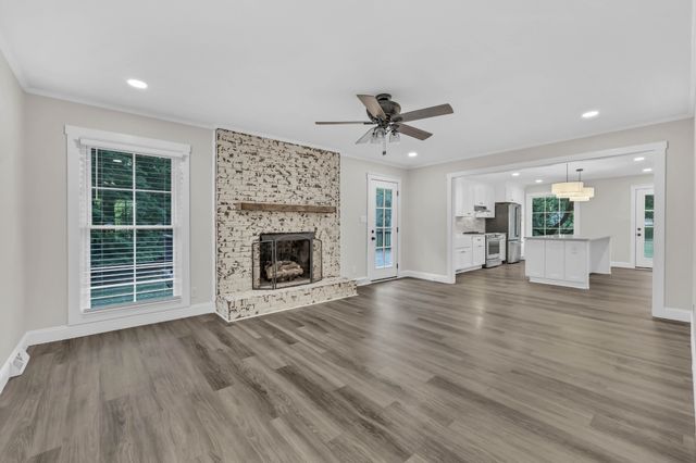 351 Hampshire Dr, Clarksville, TN 37043