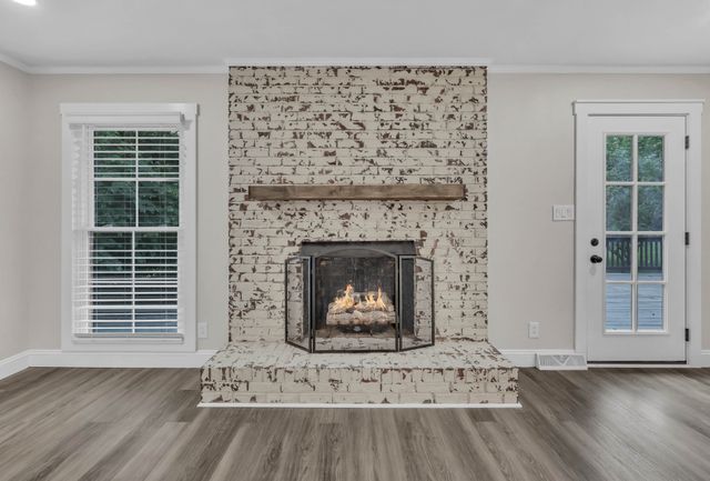 351 Hampshire Dr, Clarksville, TN 37043