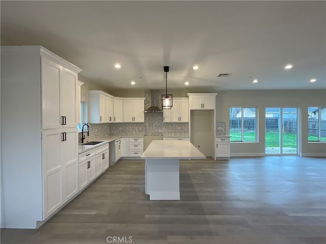 310 N Western, Hemet, CA 92543