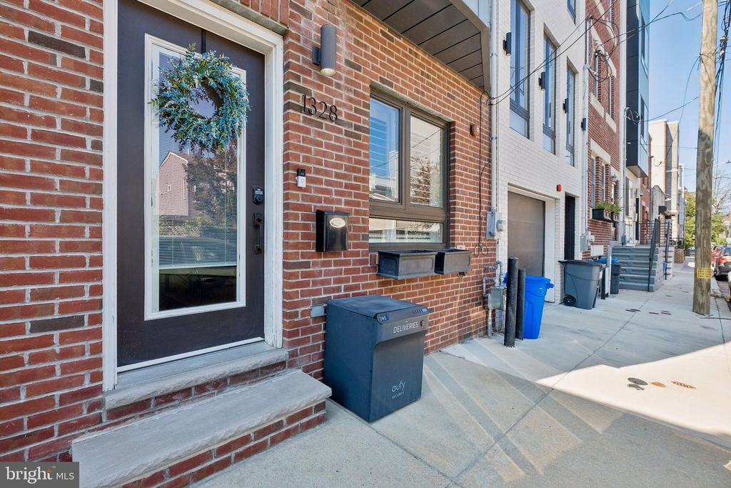 1328 N PALETHORP ST, PHILADELPHIA, PA 19122 — photo 5