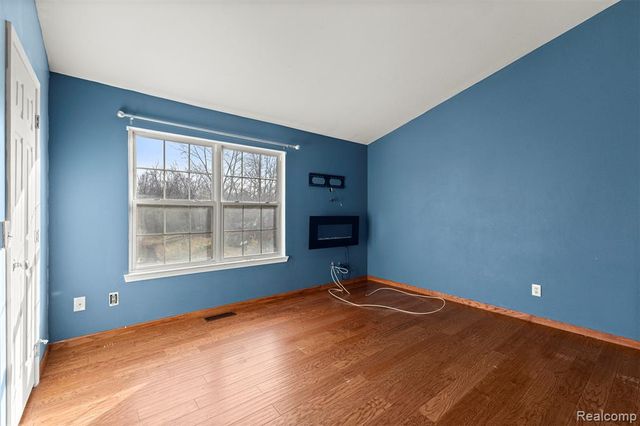 7595 Streamwood Drive, Ypsilanti, MI 48197