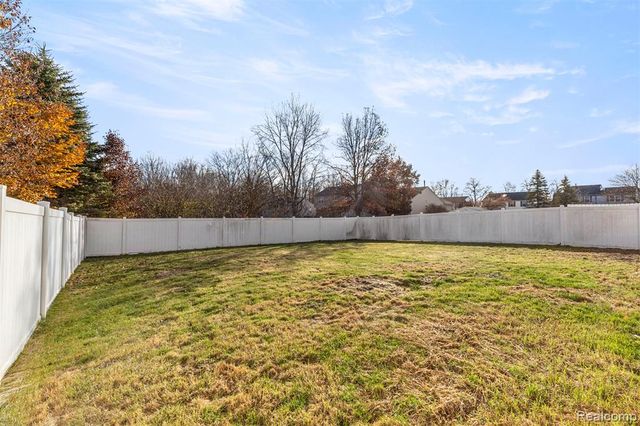 7595 Streamwood Drive, Ypsilanti, MI 48197