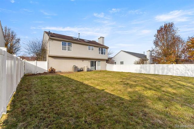 7595 Streamwood Drive, Ypsilanti, MI 48197