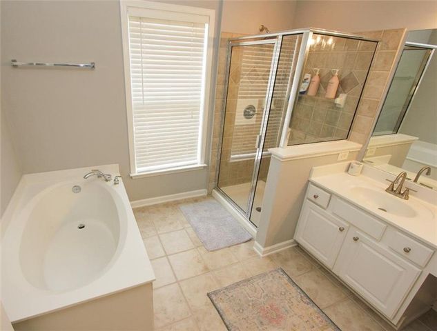 5008 Foxfield SE Trace 14, Atlanta, GA 30339