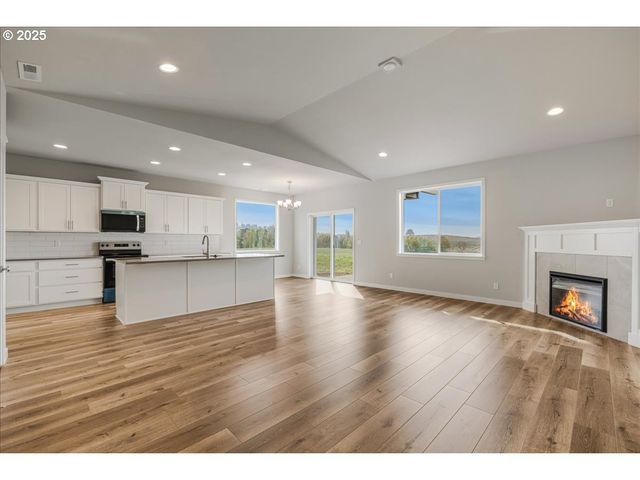 705 E Fourth St, Yamhill, OR 97148