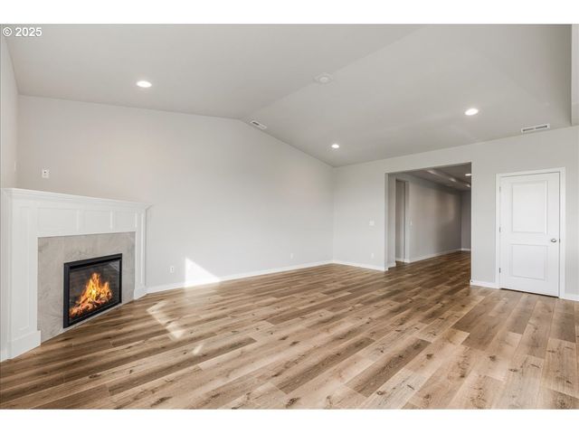 705 E Fourth St, Yamhill, OR 97148