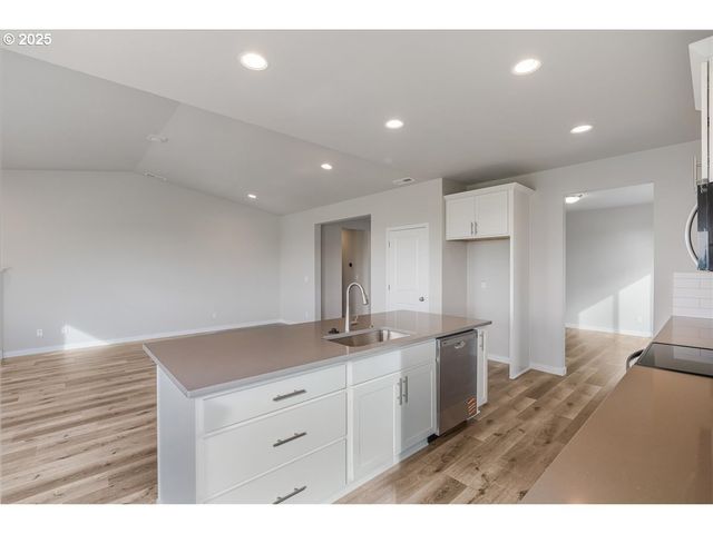 705 E Fourth St, Yamhill, OR 97148