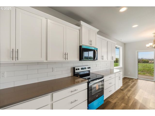 705 E Fourth St, Yamhill, OR 97148