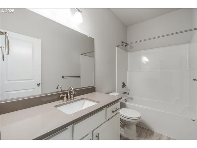 705 E Fourth St, Yamhill, OR 97148