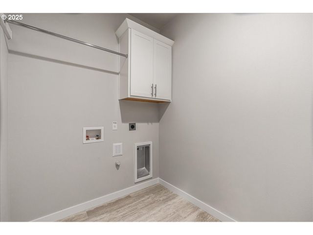 705 E Fourth St, Yamhill, OR 97148