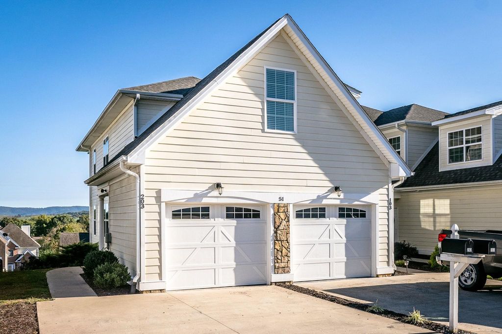 51 Windgate Cir Apt 203, Fishersville, VA 22939