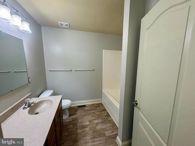 204 WHITLEY DR, Chambersburg, PA 17201