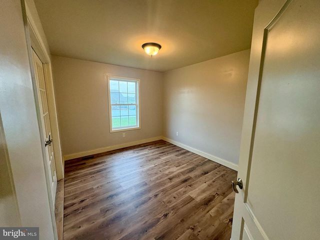 204 WHITLEY DR, Chambersburg, PA 17201