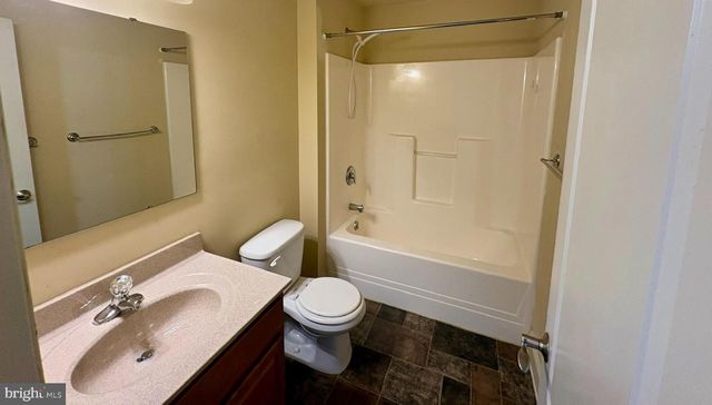 204 WHITLEY DR, Chambersburg, PA 17201