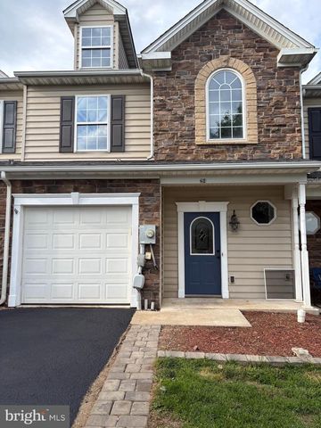 204 WHITLEY DR, Chambersburg, PA 17201