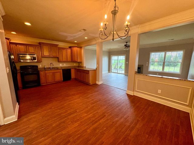 204 WHITLEY DR, Chambersburg, PA 17201