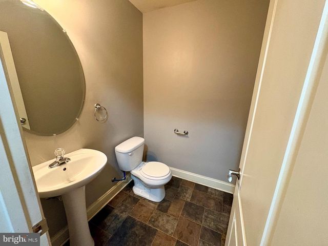 204 WHITLEY DR, Chambersburg, PA 17201