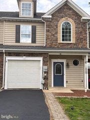 204 WHITLEY DR, Chambersburg, PA 17201
