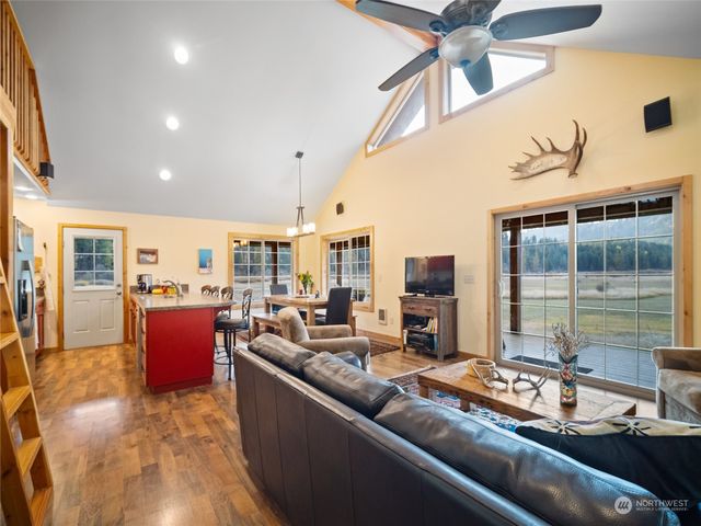 1721 & 1813 Aeneas Valley Road, Tonasket, WA 98855