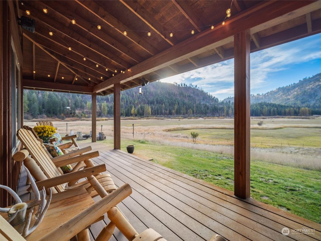 1721 & 1813 Aeneas Valley Road, Tonasket, WA 98855