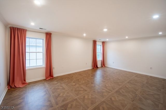 24 Bluffs Ct, Hamburg Boro, NJ 07419