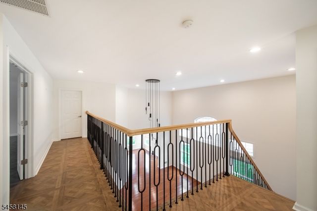24 Bluffs Ct, Hamburg Boro, NJ 07419