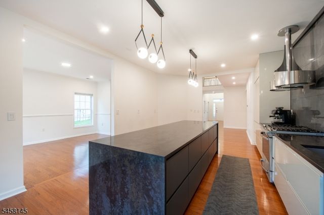 24 Bluffs Ct, Hamburg Boro, NJ 07419
