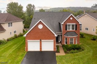 24 Bluffs Ct, Hamburg Boro, NJ 07419
