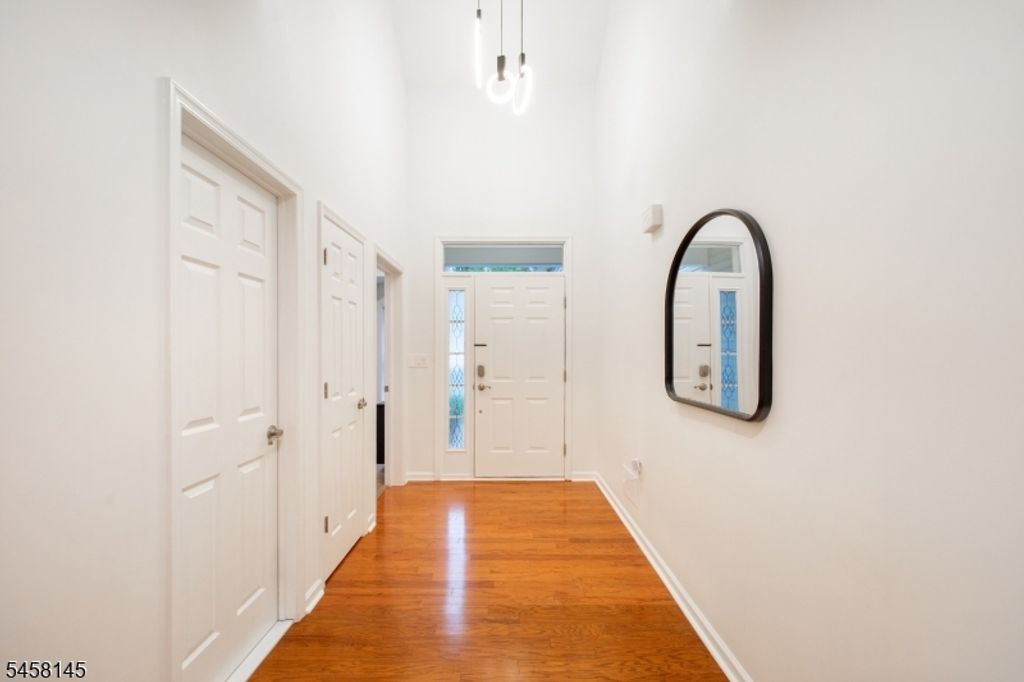 24 Bluffs Ct, Hamburg Boro, NJ 07419 — photo 3