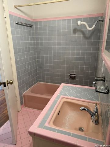 539 RADIANCE AVE, San Antonio, TX 78218