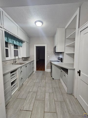 1304 Chestnut ST, Emporia, KS 66801