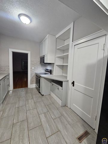 1304 Chestnut ST, Emporia, KS 66801