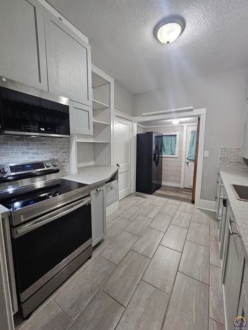 1304 Chestnut ST, Emporia, KS 66801