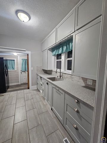 1304 Chestnut ST, Emporia, KS 66801