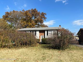 3823 Chevy Chase Rd, Louisville, KY 40218