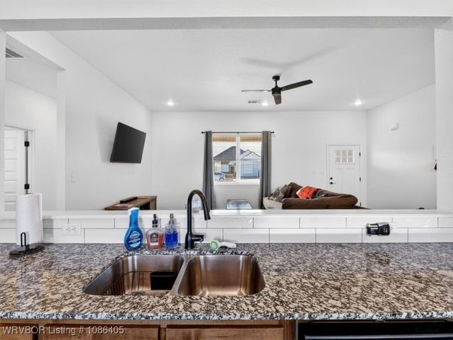 106 Countryside Way, Pocola, OK 74902