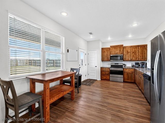 106 Countryside Way, Pocola, OK 74902