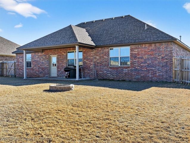 106 Countryside Way, Pocola, OK 74902
