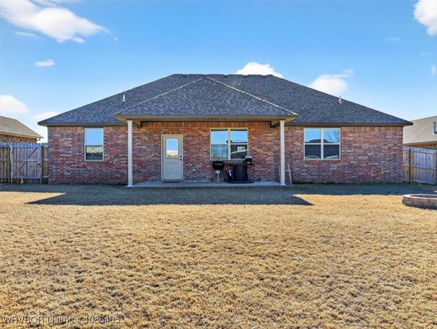 106 Countryside Way, Pocola, OK 74902