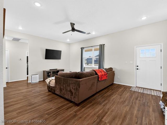 106 Countryside Way, Pocola, OK 74902