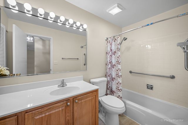 1217 S Old Wilke Road 303, Arlington Heights, IL 60005