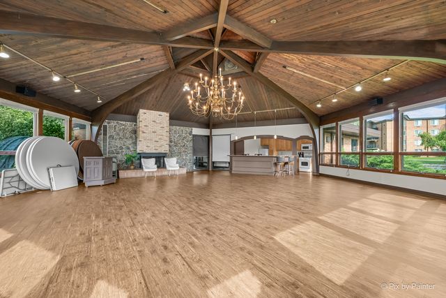 1217 S Old Wilke Road 303, Arlington Heights, IL 60005