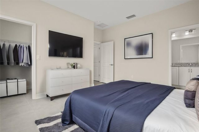 1126 MELROSE AVENUE S, St Petersburg, FL 33705