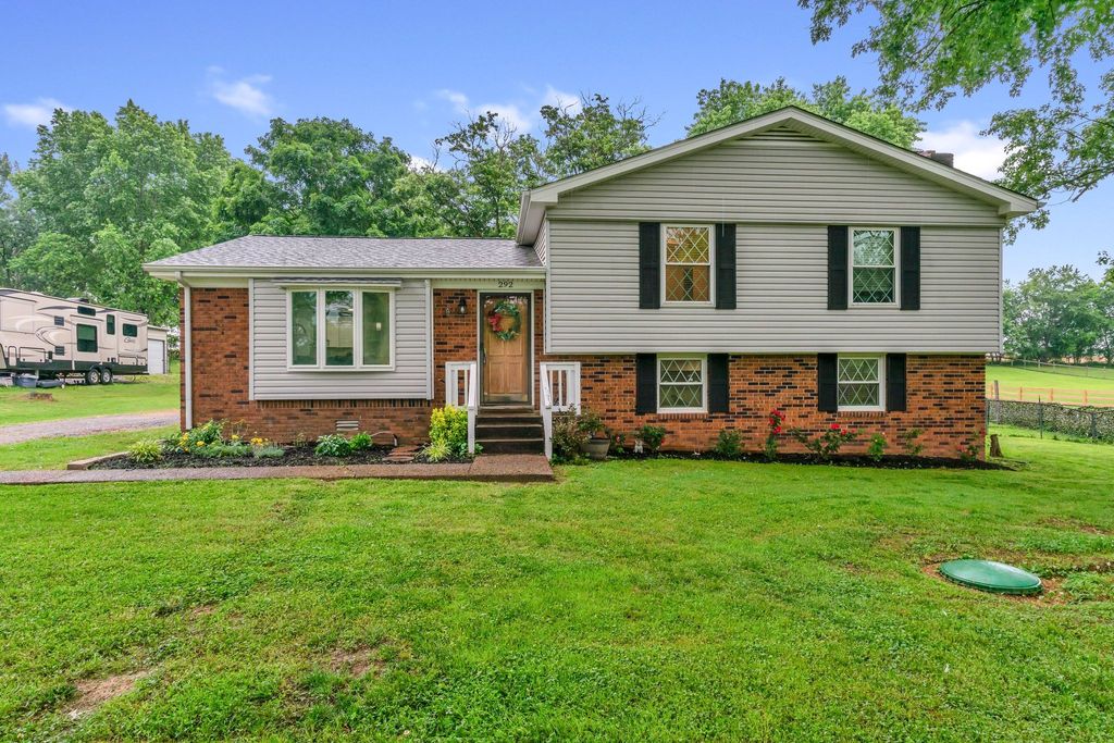 292 Greenfield Ln, Castalian Springs, TN 37031