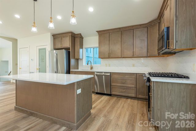 524 Pineland Road, Hendersonville, NC 28792